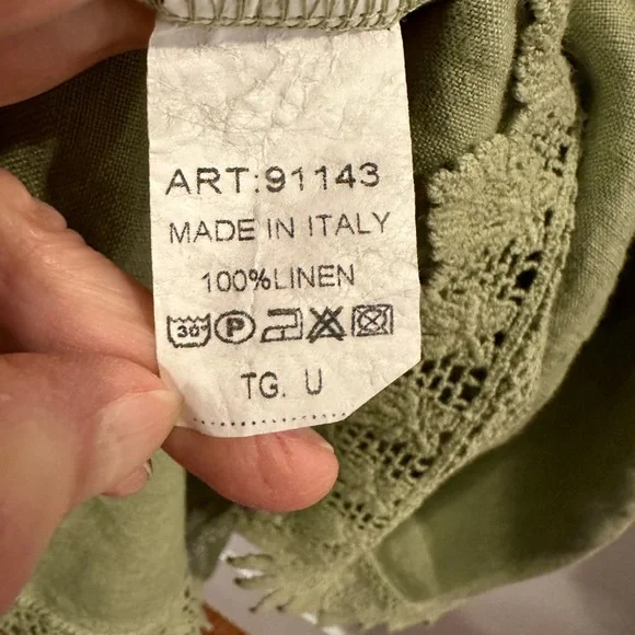 Sleeveless Green Tunic with Lace Trim - Picture 3 of 3